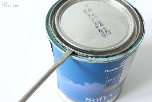 How to Open and Close a Paint Can without the Mess